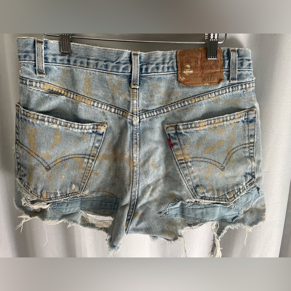 Distressed Levi High Waisted 550 Shorts - Picture 5 of 10